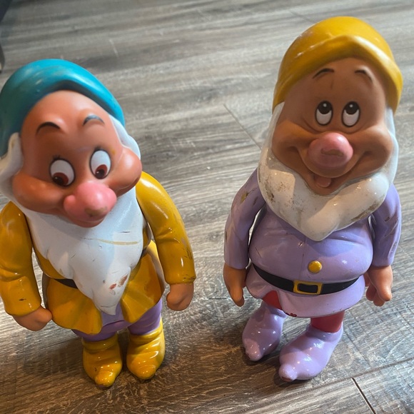 5 of the 7 Seven Dwarfs Toys from Snow White approximately 6 inches in height - Picture 4 of 6